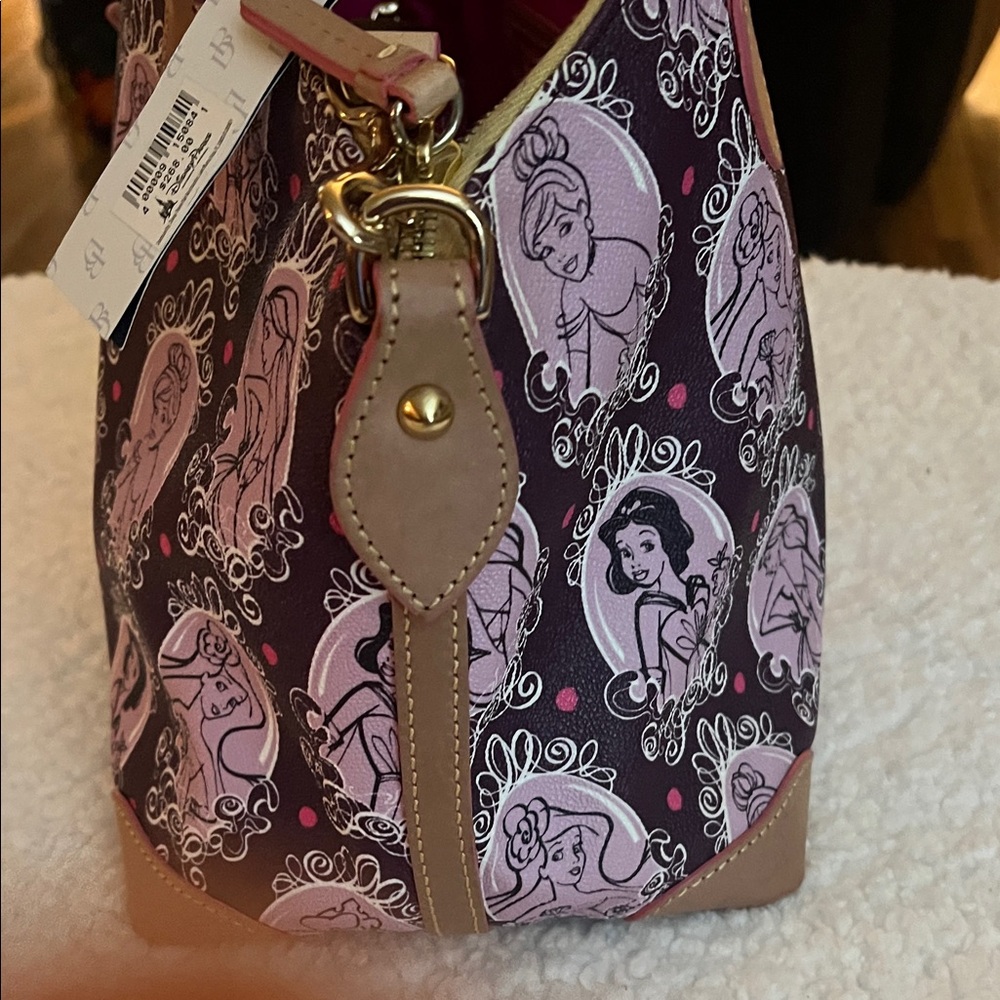 Disney and Bourke 2015 1/2 Princess Marathon Satchel 
New With Tags And Reg card - Picture 7 of 8